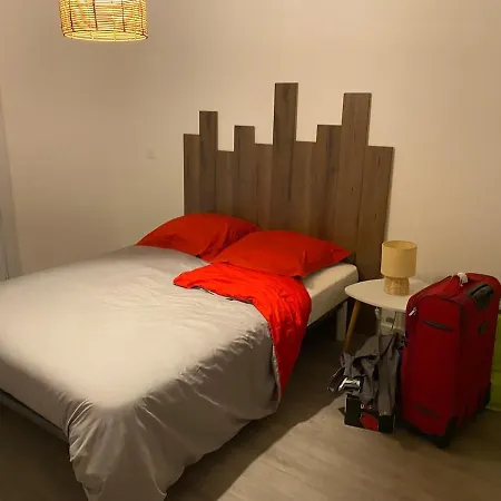 Maison Spacieuse Et Agreable A 200m De La *