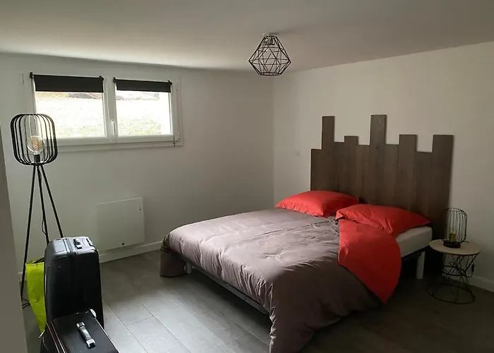 Maison Spacieuse Et à 200m De La Villa *